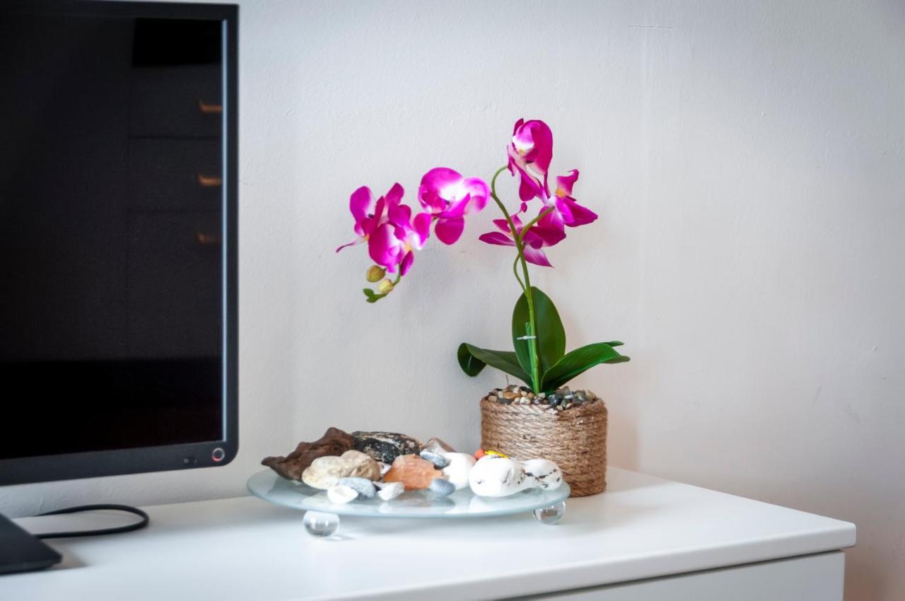 Sea View Apartment Ровин Екстериор снимка