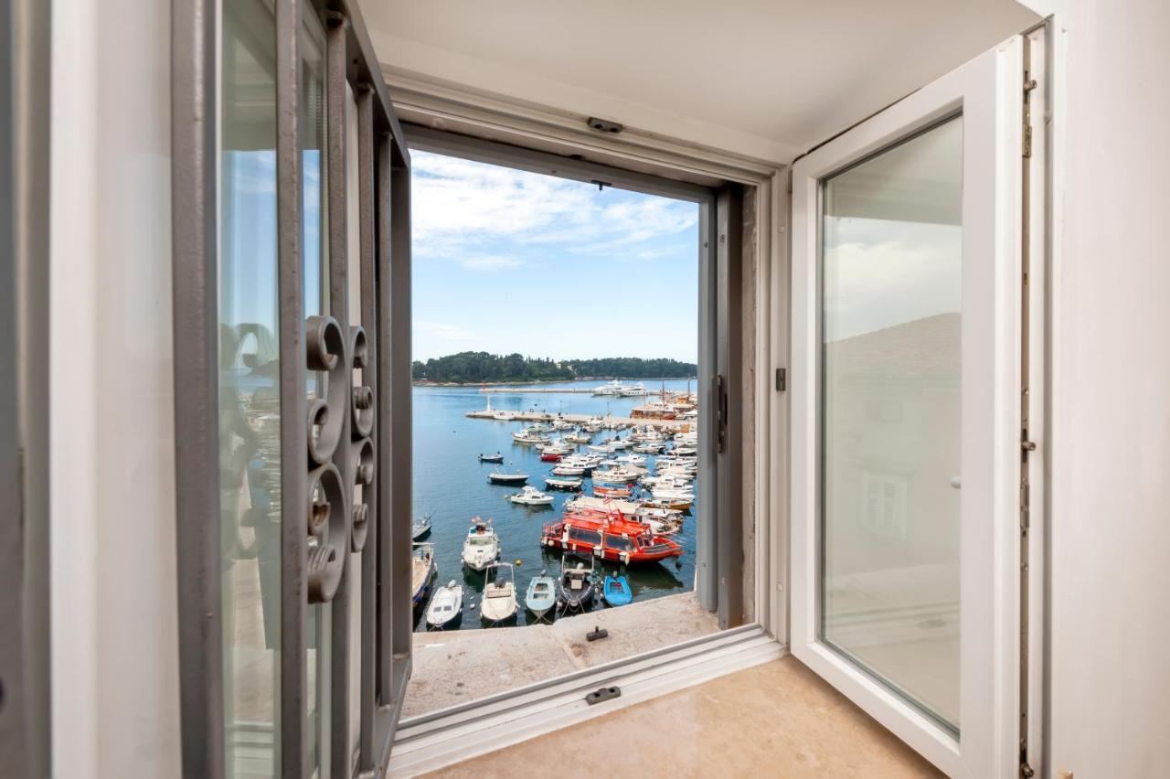 Sea View Apartment Ровин Екстериор снимка