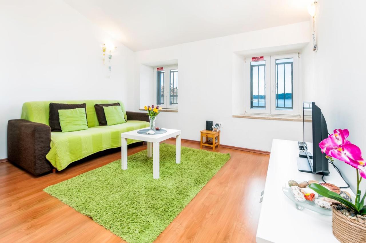 Sea View Apartment Ровин Екстериор снимка