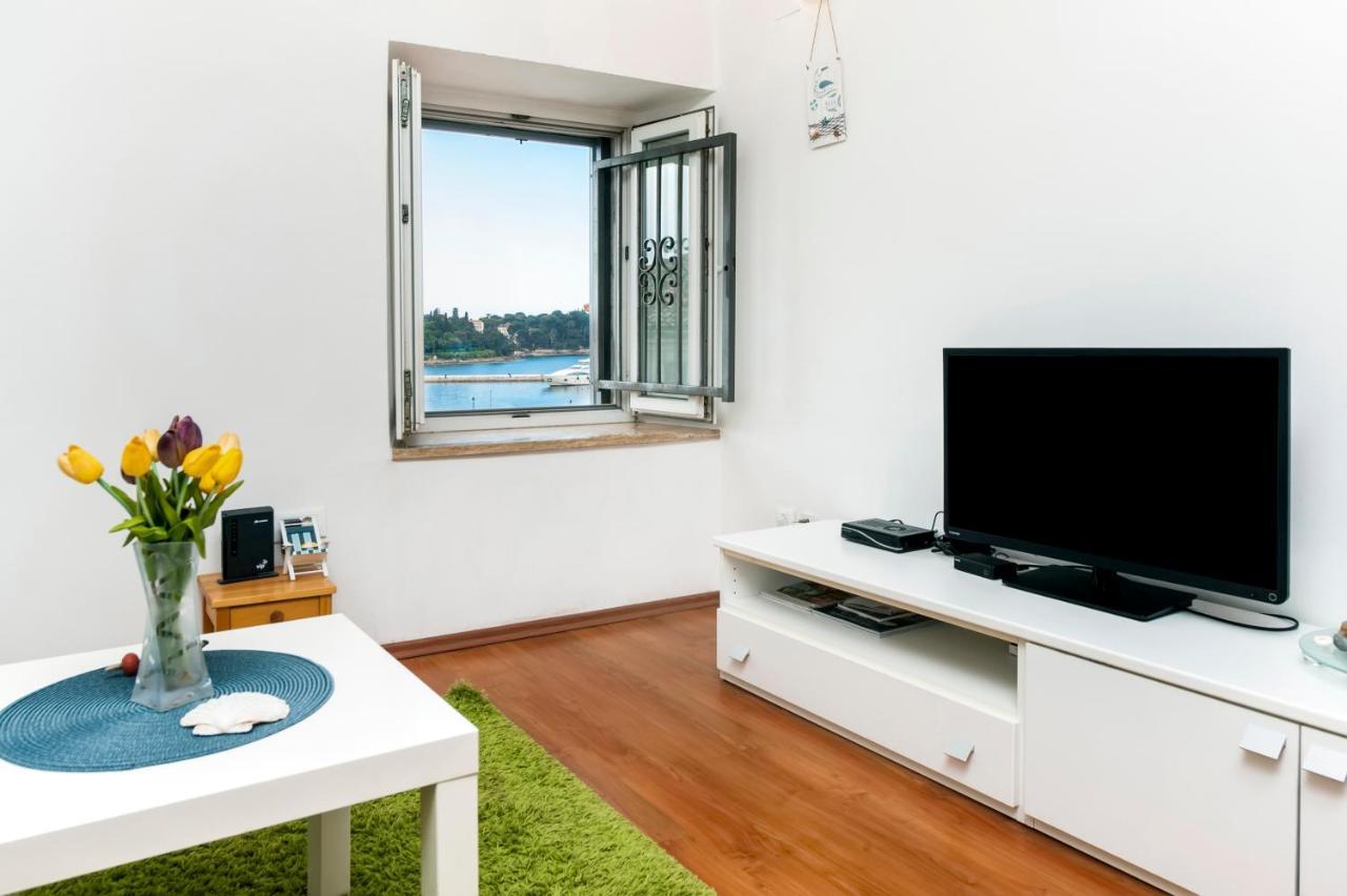 Sea View Apartment Ровин Екстериор снимка