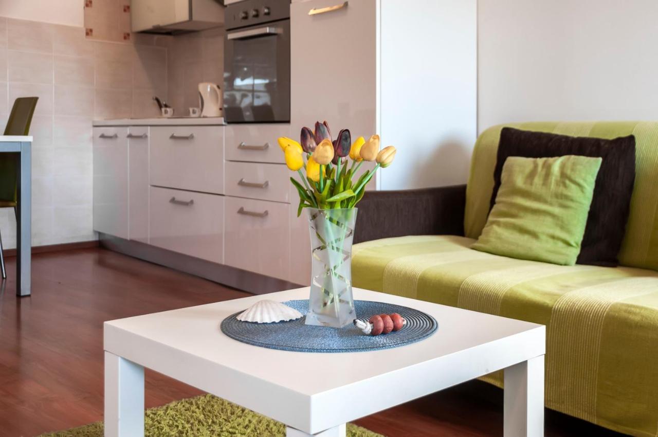 Sea View Apartment Ровин Екстериор снимка