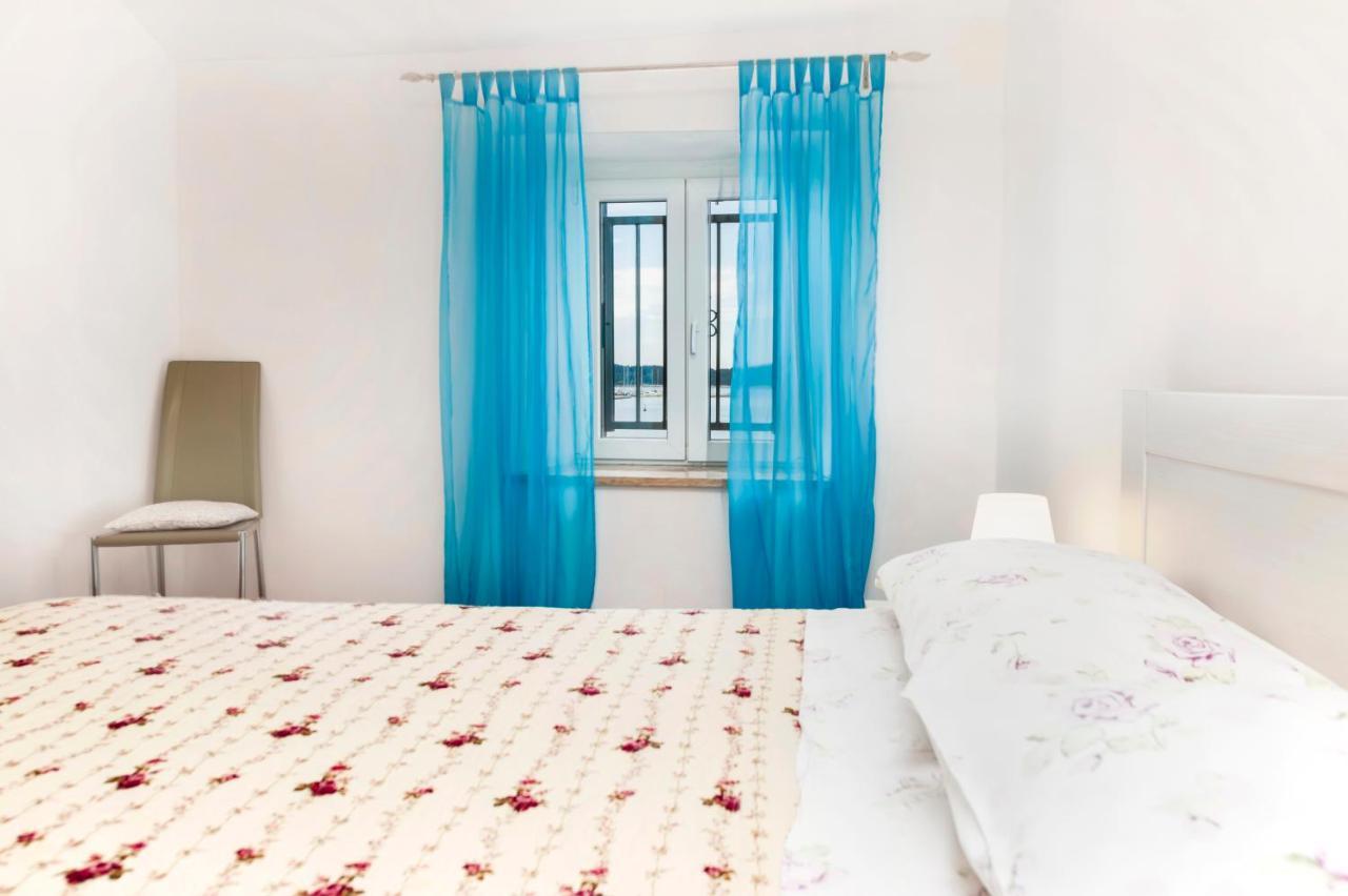 Sea View Apartment Ровин Екстериор снимка