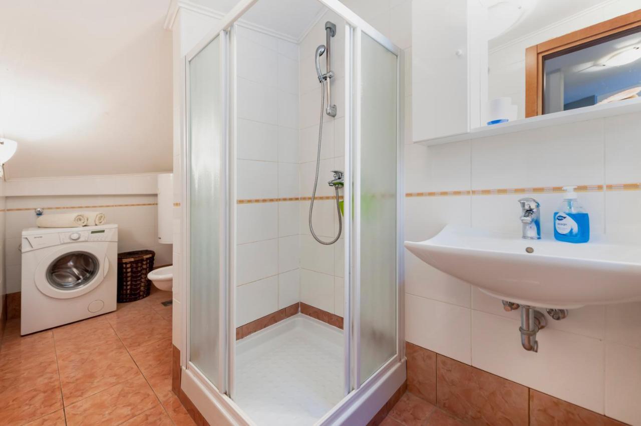 Sea View Apartment Ровин Екстериор снимка